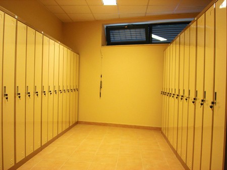 Hosszúajtós öltözőszekrény_12.jpg
